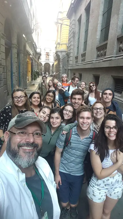 Grupo em passeio pelas ruas do Rio